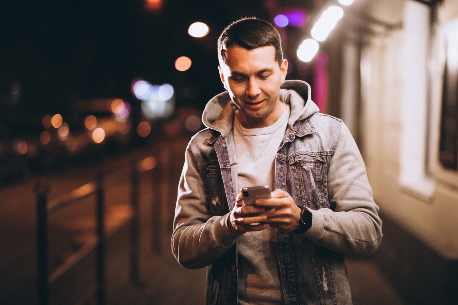 De acuerdo al OSIPTEL: Claro lidera la velocidad promedio de descarga 4G en internet móvil en seis departamentos del sur...