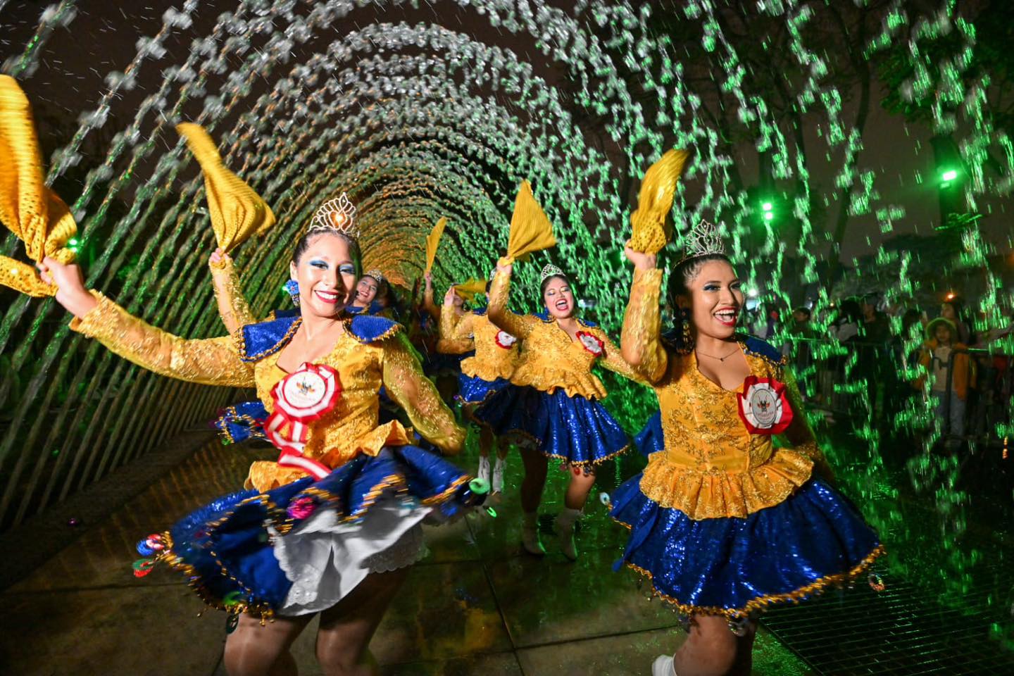 Fiestas Patrias con Pedro Suárez Vértiz y pasacalle en el Circuito Mágico del Agua 2024