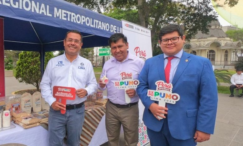 Stand de MYPE puneñas en la Expo Puno Lima 2024 mostrando artesanías y productos locales.