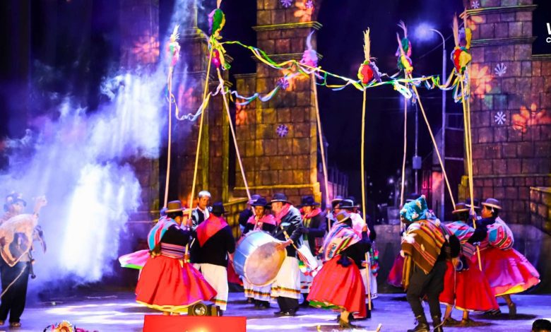 Danzantes con trajes típicos en la Festividad de la Virgen de la Candelaria en Puno 2025.