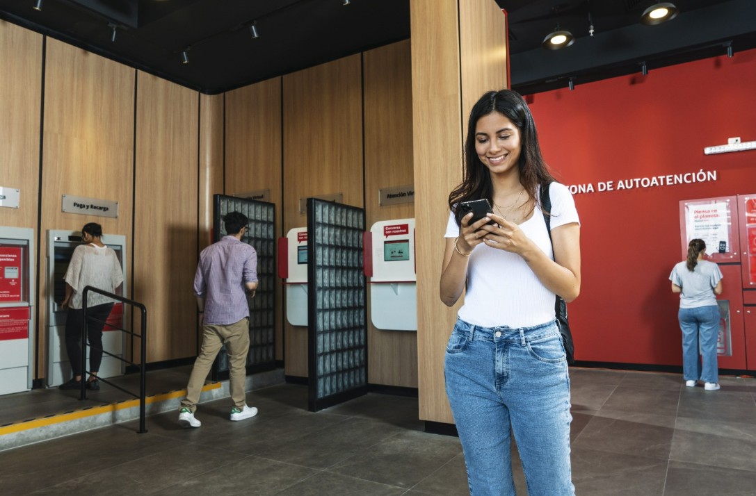 Claro Perú expande su red de atención presencial en el sur con más de 60 puntos estratégicos