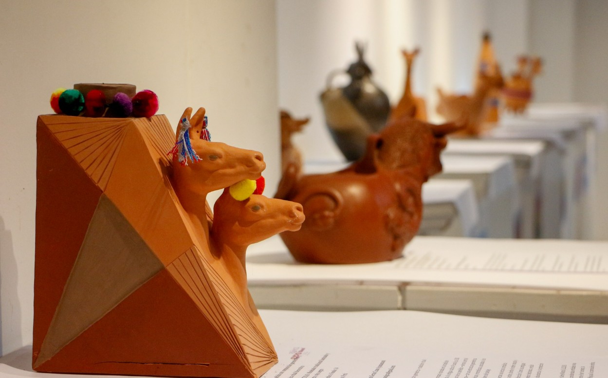 El arte del ritual: inauguran en Puno la primera exposición internacional de cerámica dedicada a la simbología andina