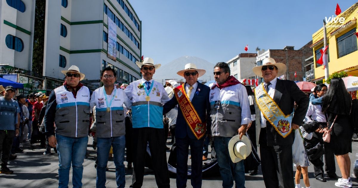 Pasacalle Luces de la Candelaria 2026: Puno rindió homenaje a Arequipa con danza e identidad